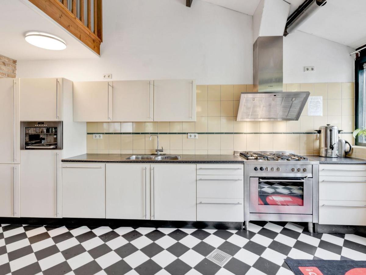 Spacious In Limburg Near Forest Vakantiehuis *